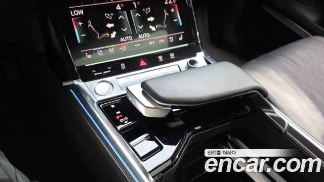 Audi e-tron 55 Quattro 2020 — фото 9