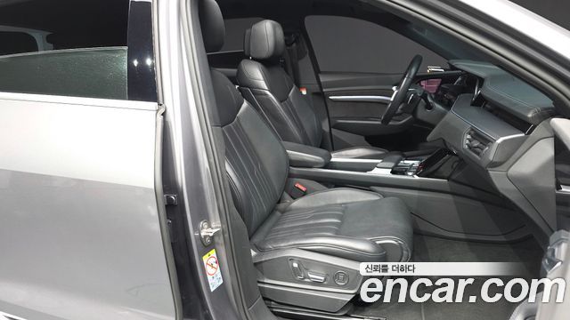 Audi e-tron 55 Quattro 2020 — фото 16