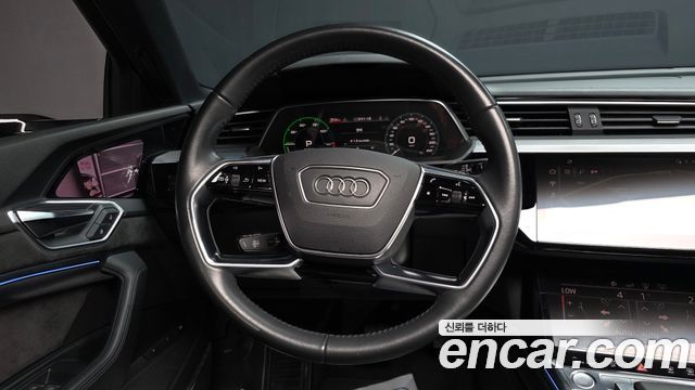 Audi e-tron 55 Quattro 2020 — фото 17