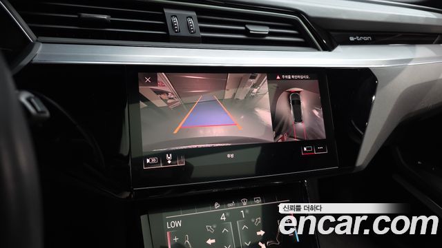Audi e-tron 55 Quattro 2020 — фото 19