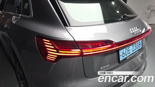 Audi e-tron 55 Quattro 2020 — фото 29