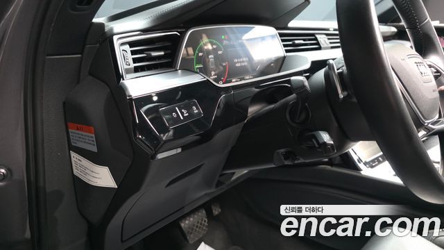 Audi e-tron 55 Quattro 2020 — фото 34