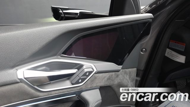 Audi e-tron 55 Quattro 2020 — фото 37
