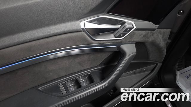 Audi e-tron 55 Quattro 2020 — фото 38