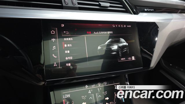 Audi e-tron 55 Quattro 2020 — фото 39