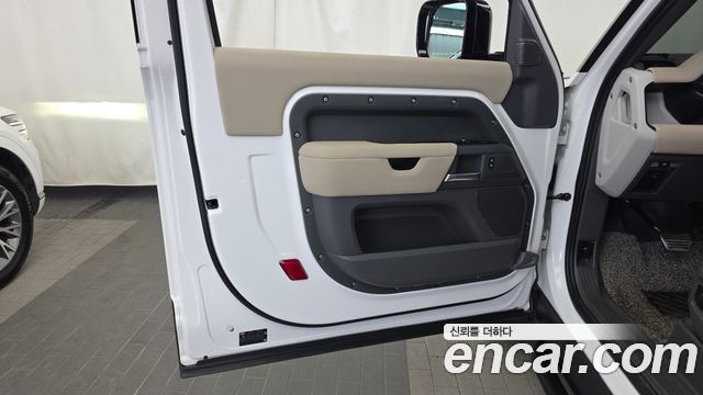 Land Rover Defender (L663) 90 D250 S 2022 — фото 24
