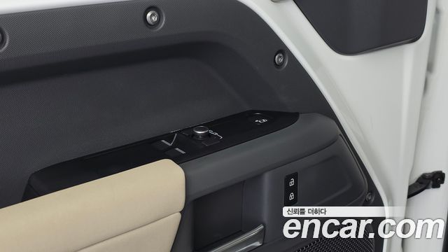 Land Rover Defender (L663) 90 D250 S 2022 — фото 26