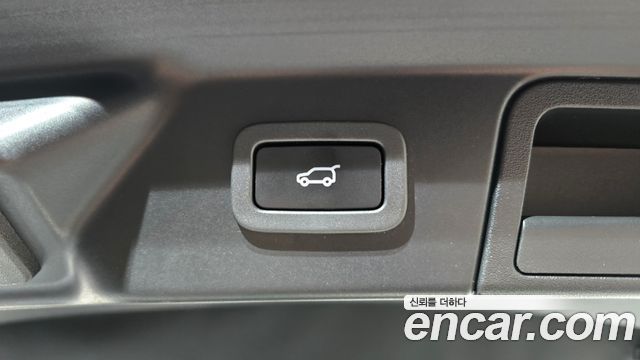 Land Rover Range Rover Velar 2.0 D240 R-Dynamic SE 2018 — фото 19