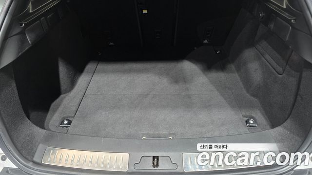 Land Rover Range Rover Velar 2.0 D240 R-Dynamic SE 2018 — фото 20