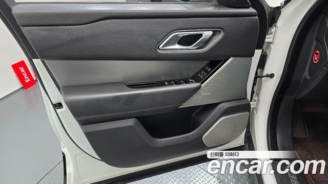 Land Rover Range Rover Velar 2.0 D240 R-Dynamic SE 2018 — фото 24