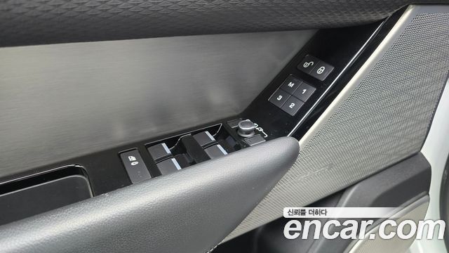 Land Rover Range Rover Velar 2.0 D240 R-Dynamic SE 2018 — фото 30