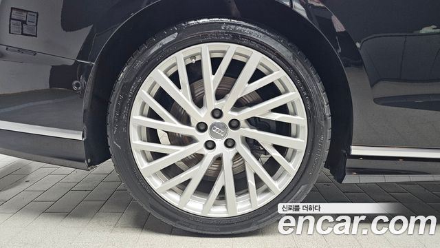 Audi A8 (D5) 55 TFSI Quattro LWB 2020 — фото 5