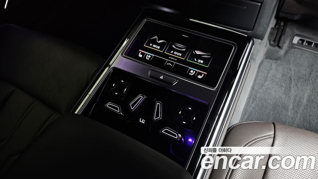 Audi A8 (D5) 55 TFSI Quattro LWB 2020 — фото 31