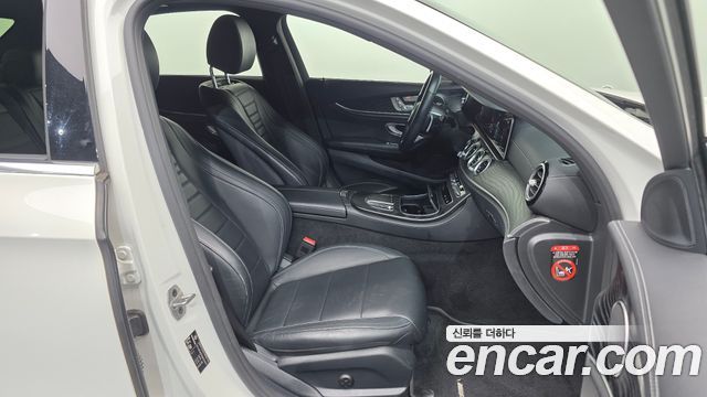 Mercedes-Benz E-Class (W213) E220d 4MATIC AMG Line 2021 — фото 11
