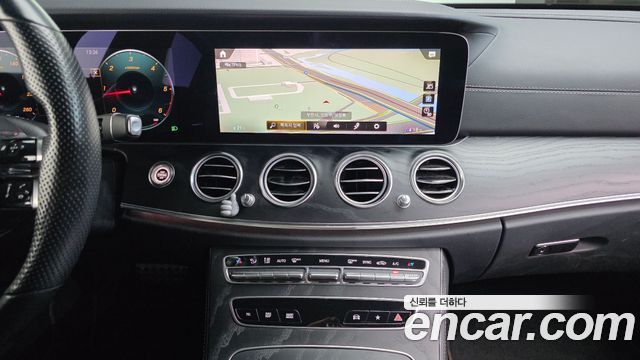 Mercedes-Benz E-Class (W213) E220d 4MATIC AMG Line 2021 — фото 14