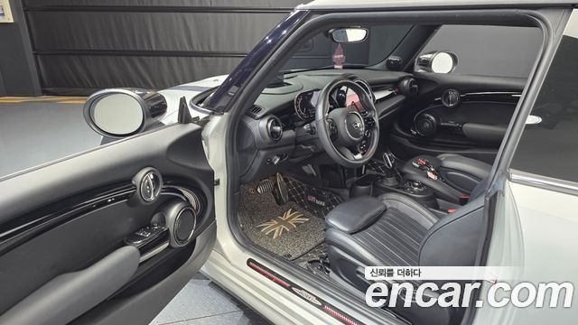 MINI Cooper S JCW Rockingham GT Edition 3rd 2022 — фото 10