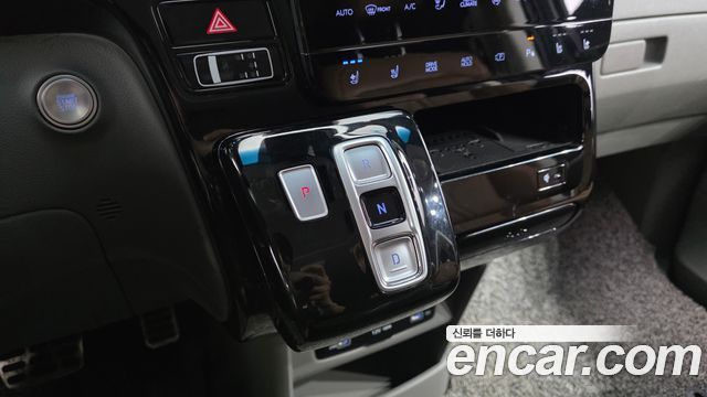 Hyundai Staria 4WD Lounge 7-Seater Inspiration 2022 — фото 9
