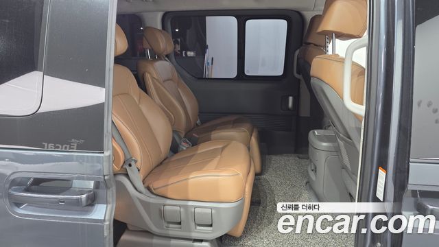 Hyundai Staria 4WD Lounge 7-Seater Inspiration 2022 — фото 12