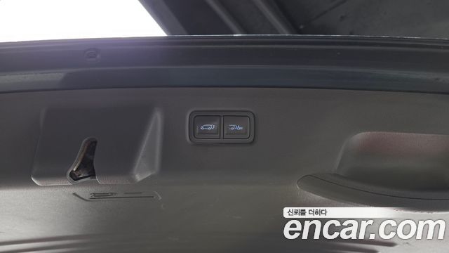 Hyundai Staria 4WD Lounge 7-Seater Inspiration 2022 — фото 18