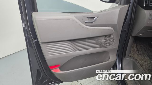 Hyundai Staria 4WD Lounge 7-Seater Inspiration 2022 — фото 25