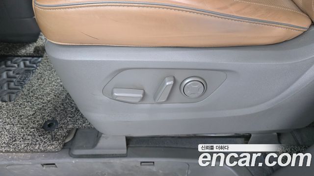 Hyundai Staria 4WD Lounge 7-Seater Inspiration 2022 — фото 31