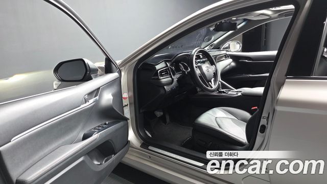 Toyota Camry (XV70) 2.5 XLE Hybrid 2019 — фото 10