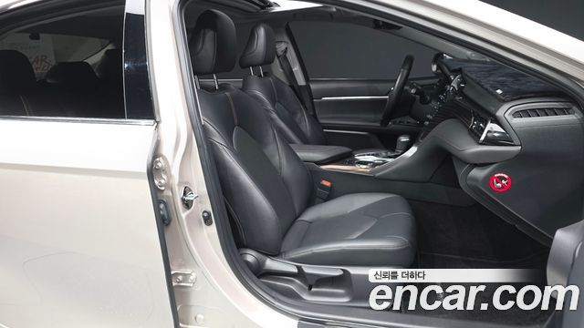 Toyota Camry (XV70) 2.5 XLE Hybrid 2019 — фото 15