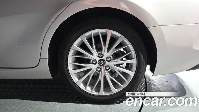 Toyota Camry (XV70) 2.5 XLE Hybrid 2019 — фото 27