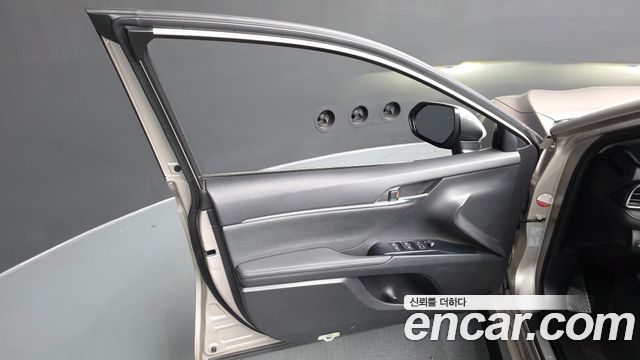 Toyota Camry (XV70) 2.5 XLE Hybrid 2019 — фото 30