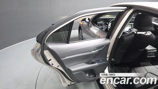 Toyota Camry (XV70) 2.5 XLE Hybrid 2019 — фото 31