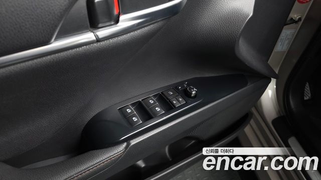 Toyota Camry (XV70) 2.5 XLE Hybrid 2019 — фото 34