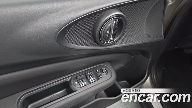 MINI Cooper D Clubman Standard 2nd 2019 — фото 33