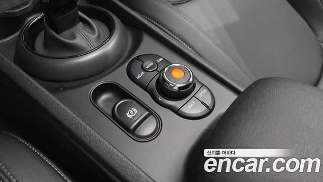 MINI Cooper D Clubman Standard 2nd 2019 — фото 35