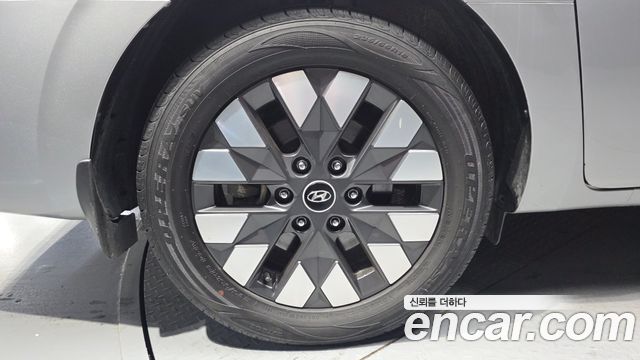 Hyundai Staria 4WD Lounge 9-Seater Prestige 2022 — фото 5