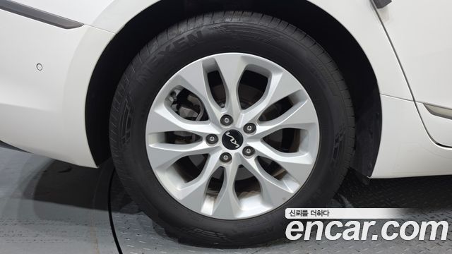 Kia K8 2.5 Gasoline 2WD Noblesse 2023 — фото 5