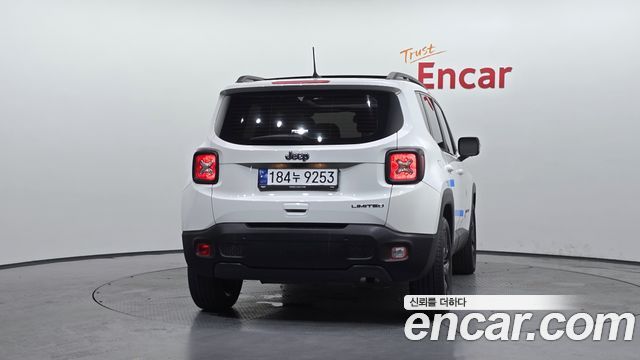 Jeep Renegade 1.3 Limited 2022 — фото 4