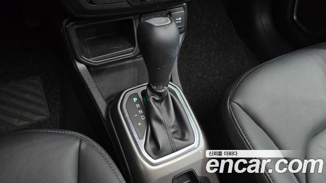 Jeep Renegade 1.3 Limited 2022 — фото 9