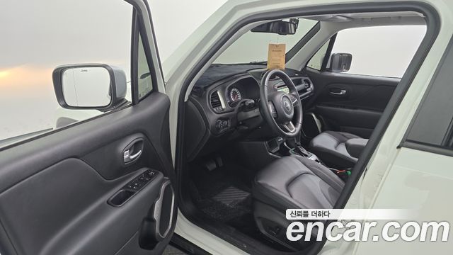 Jeep Renegade 1.3 Limited 2022 — фото 10