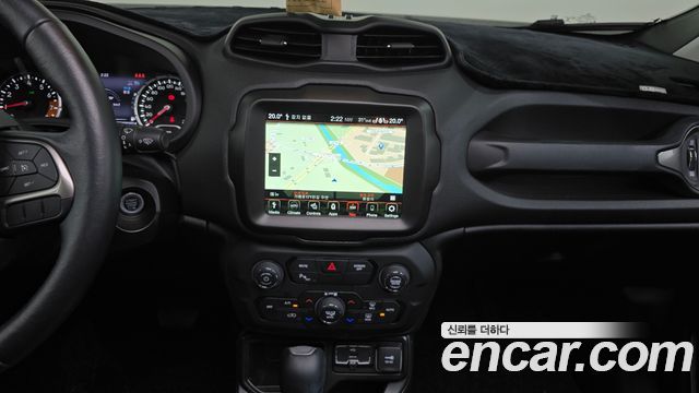 Jeep Renegade 1.3 Limited 2022 — фото 14