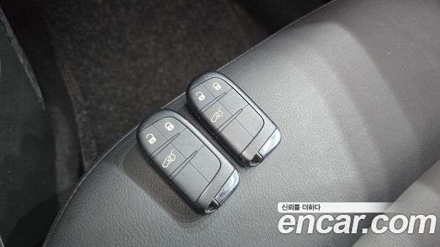 Jeep Renegade 1.3 Limited 2022 — фото 16