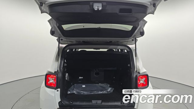 Jeep Renegade 1.3 Limited 2022 — фото 18