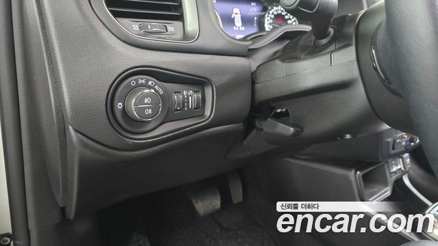Jeep Renegade 1.3 Limited 2022 — фото 20