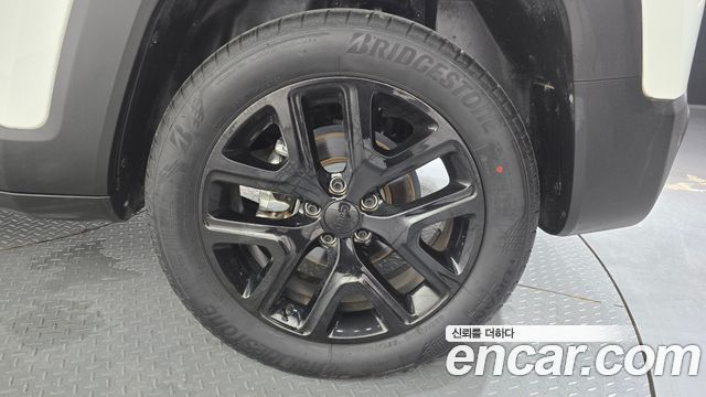 Jeep Renegade 1.3 Limited 2022 — фото 21