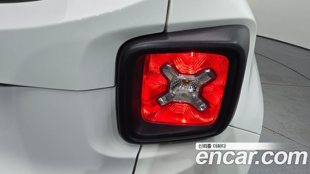 Jeep Renegade 1.3 Limited 2022 — фото 23