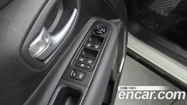 Jeep Renegade 1.3 Limited 2022 — фото 27