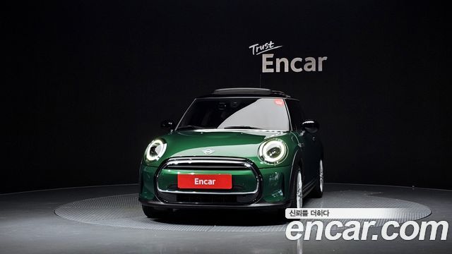 MINI Cooper Classic Plus Launch Pack Third Generation 2022 — фото 3
