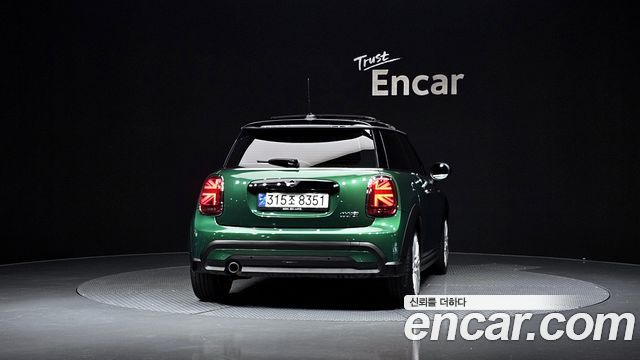 MINI Cooper Classic Plus Launch Pack Third Generation 2022 — фото 4
