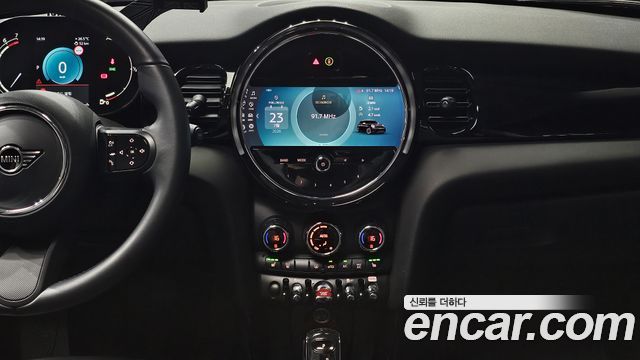MINI Cooper Classic Plus Launch Pack Third Generation 2022 — фото 14