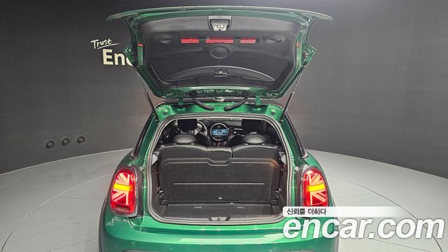 MINI Cooper Classic Plus Launch Pack Third Generation 2022 — фото 20
