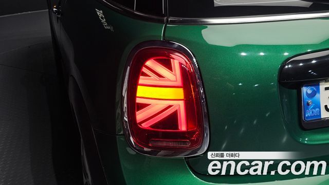 MINI Cooper Classic Plus Launch Pack Third Generation 2022 — фото 23